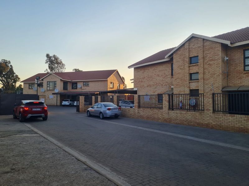 Commercial Flats and Warehousing - Photo 2