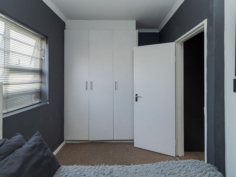 Perfect Starter Home or Investment Opportunity in Bardale Village! - Photo 10