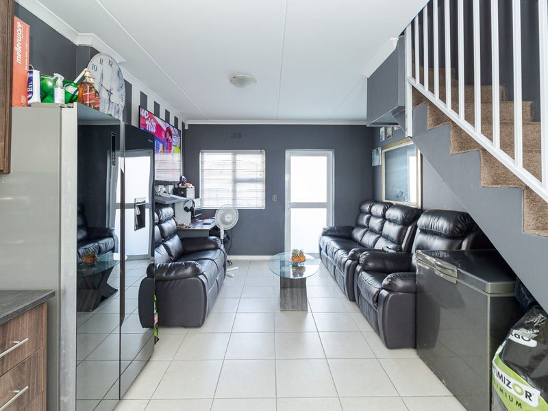 Perfect Starter Home or Investment Opportunity in Bardale Village! - Photo 7