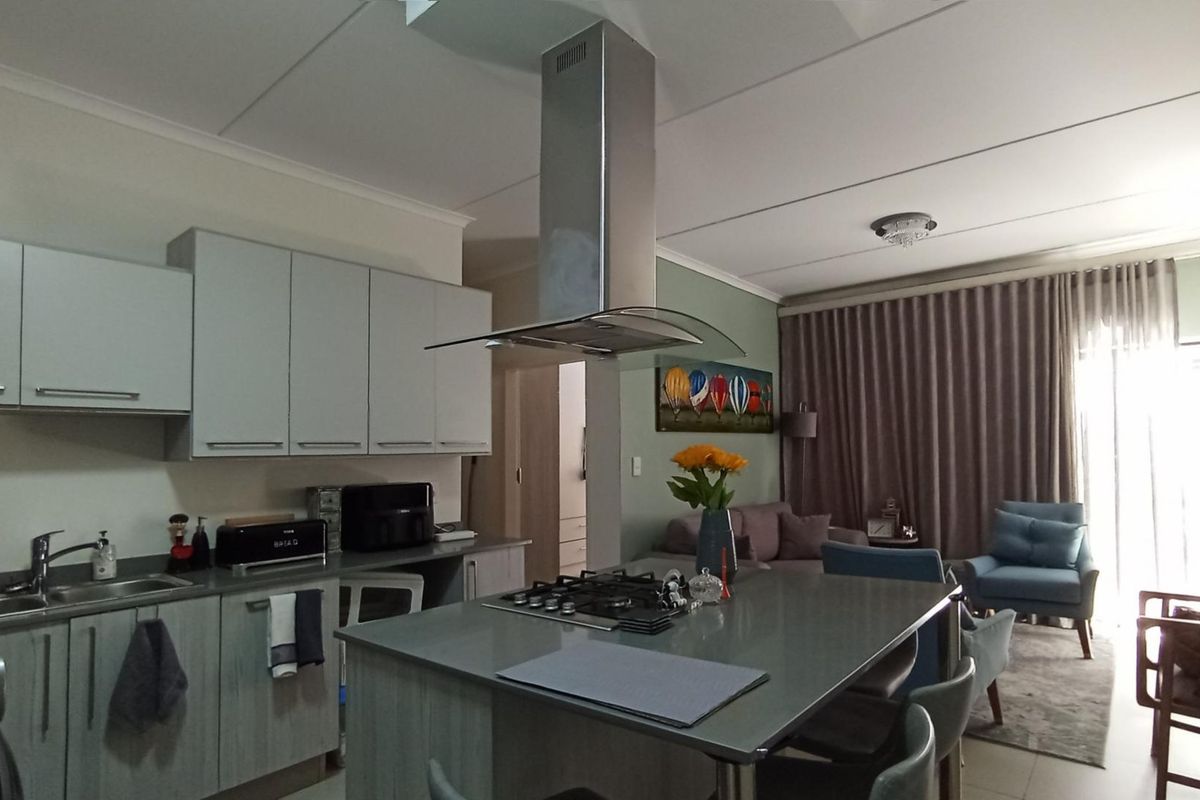 2 Bed Apartment in Carlswald for Sale - Photo 2
