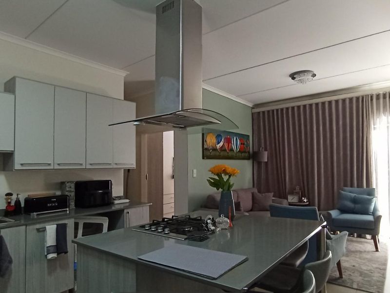 2 Bed Apartment in Carlswald for Sale - Photo 4