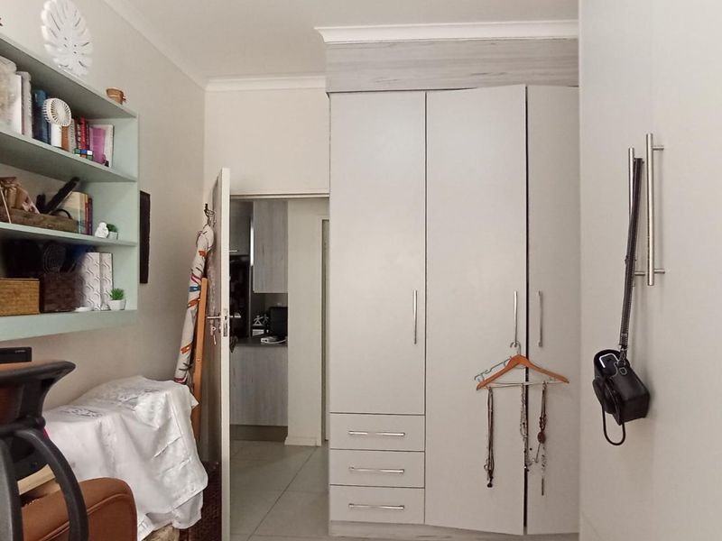 2 Bed Apartment in Carlswald for Sale - Photo 10