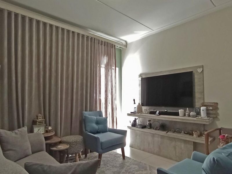 2 Bed Apartment in Carlswald for Sale - Photo 6