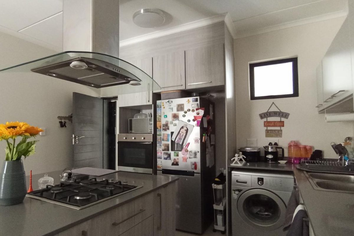 2 Bed Apartment in Carlswald for Sale - Photo 3