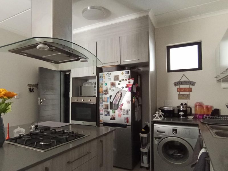 2 Bed Apartment in Carlswald for Sale - Photo 3