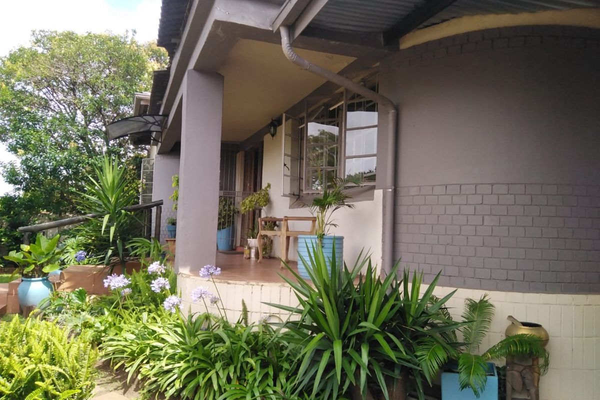 Stylish and Secure 3 Bedroom For Sale in Crosby  - Photo 2