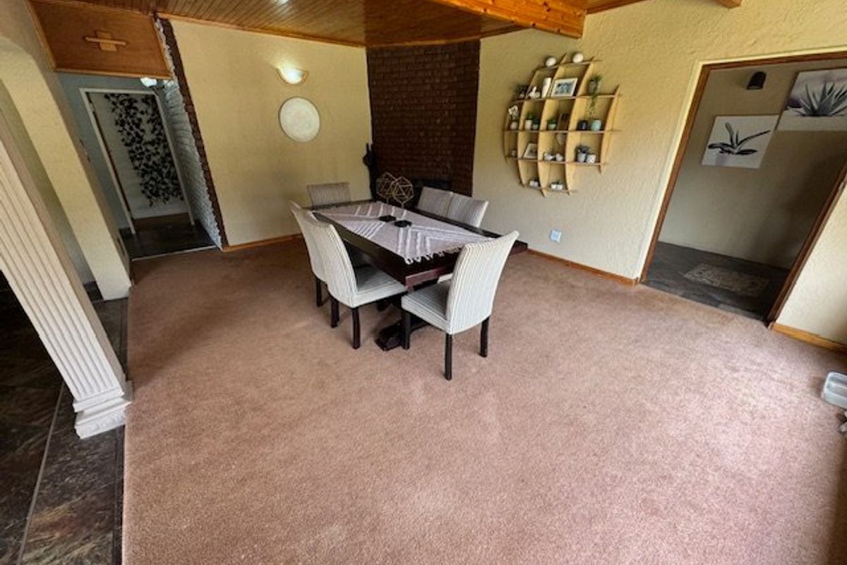 Spacious 5-Bedroom Home with Granny Flat and Pool - Photo 5