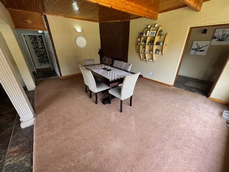 Spacious 5-Bedroom Home with Granny Flat and Pool - Photo 5