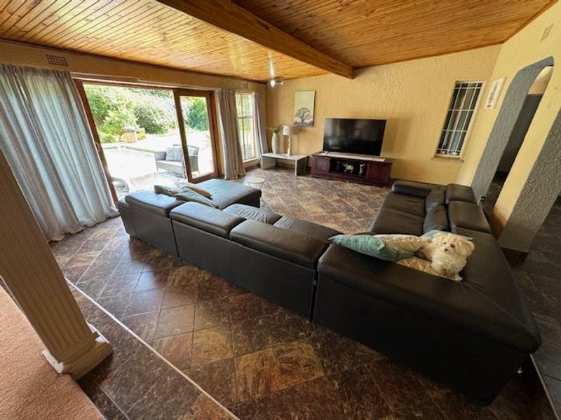 Spacious 5-Bedroom Home with Granny Flat and Pool - Photo 6