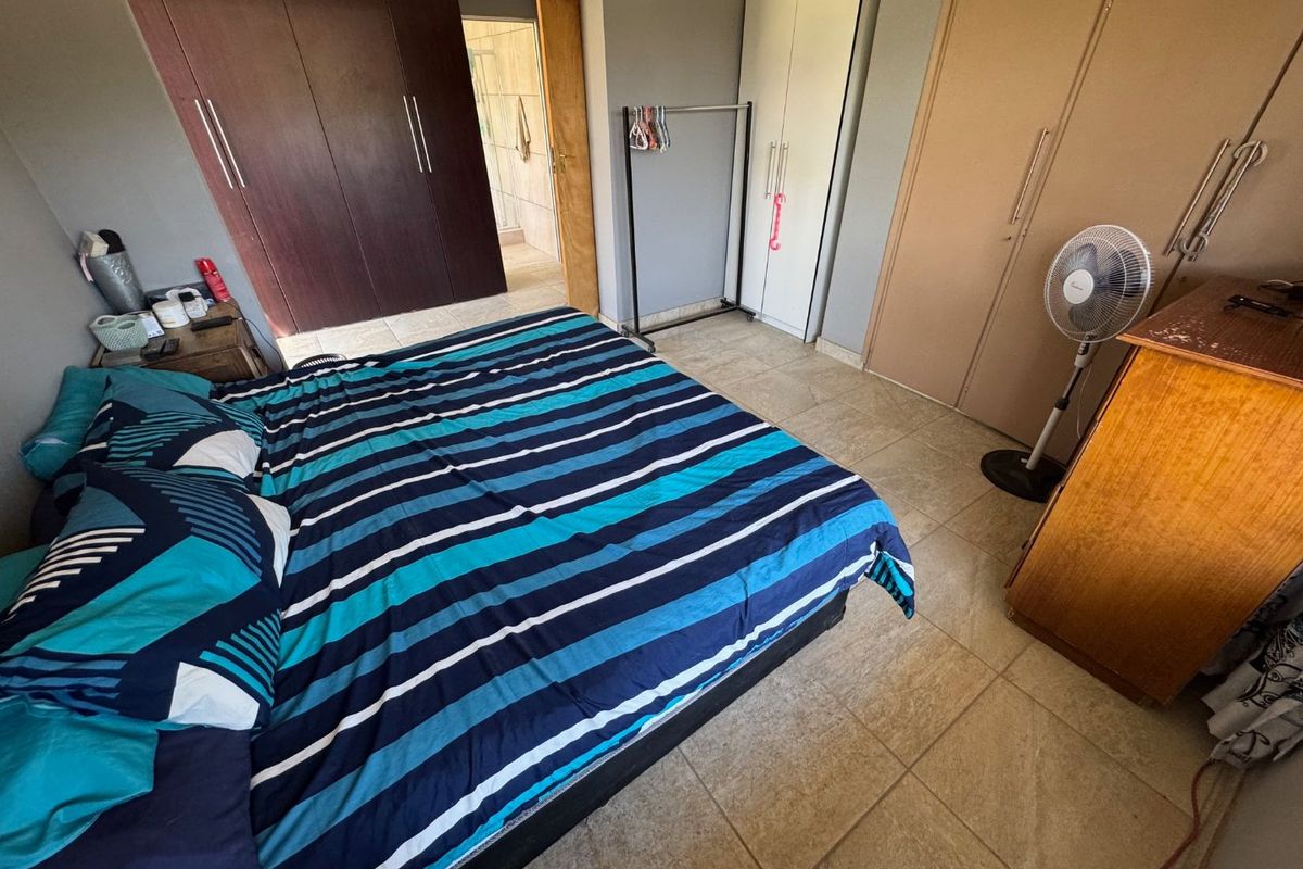 Spacious Family Home with Pool - Photo 5