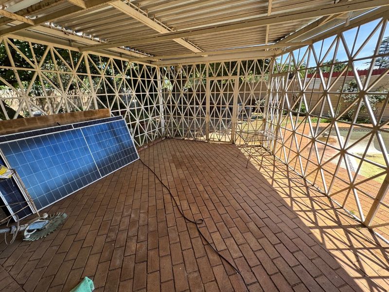 Spacious Family Home with Pool - Photo 9