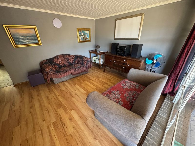 Spacious Family Home with Pool - Photo 8