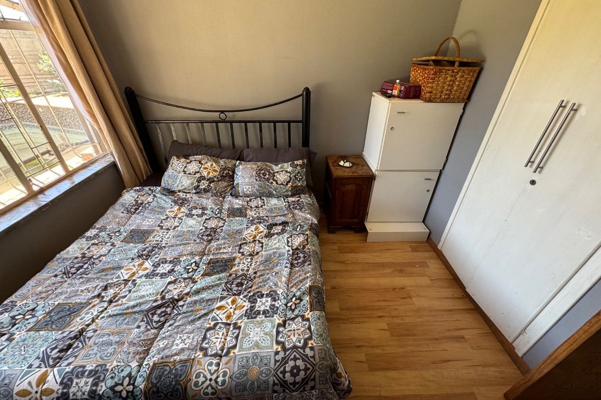 Spacious Family Home with Pool - Photo 3