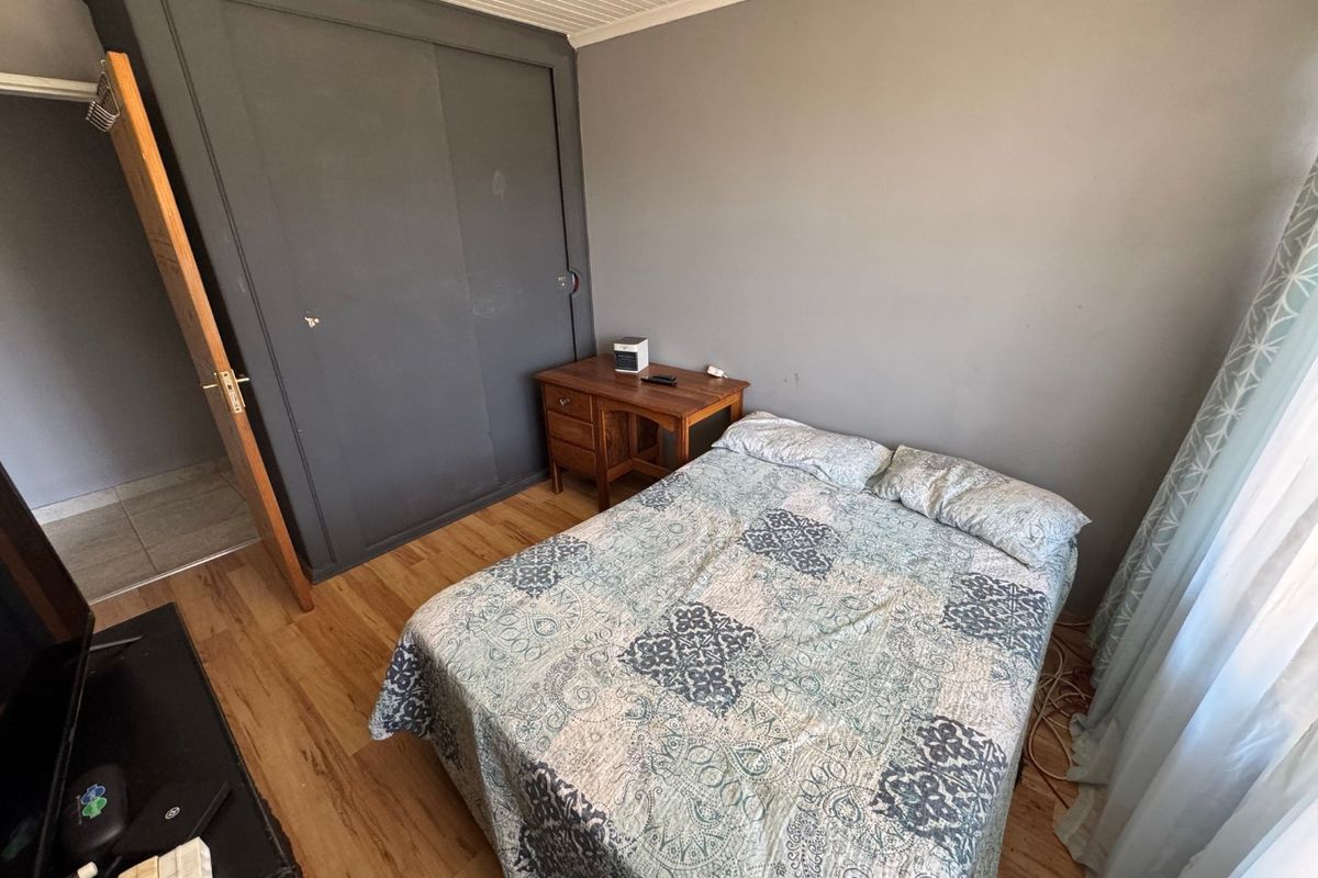 Spacious Family Home with Pool - Photo 2