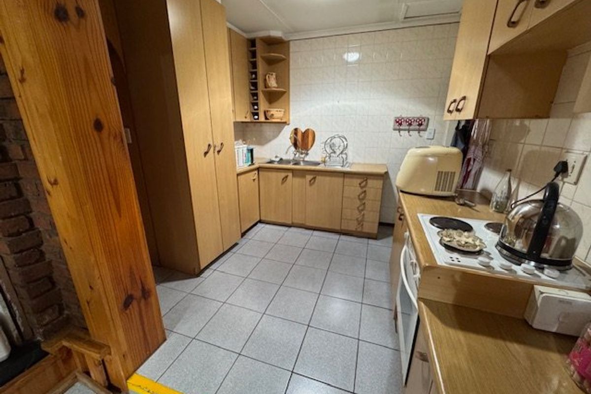 Modern 3-Bedroom Home with Granny Flat and Pool - Photo 5