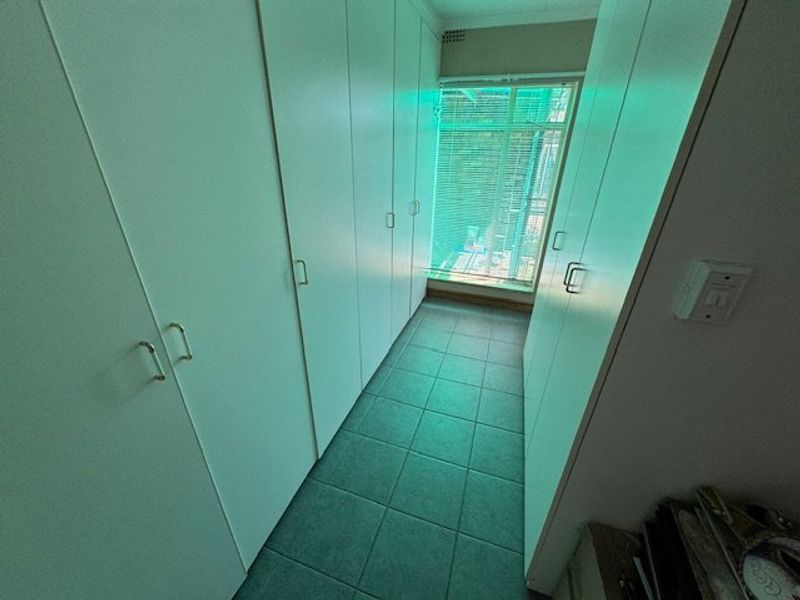 Modern 3-Bedroom Home with Granny Flat and Pool - Photo 10