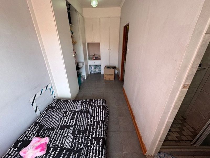 Modern 3-Bedroom Home with Granny Flat and Pool - Photo 7