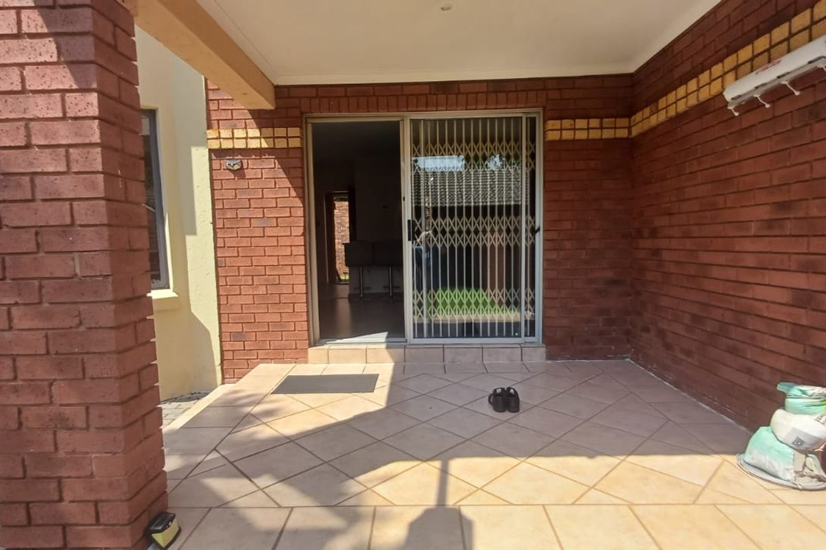 Newly RENOVATED 2 Bedroom , 2 Bathroom Contemporary Face brick Complex - Photo 4