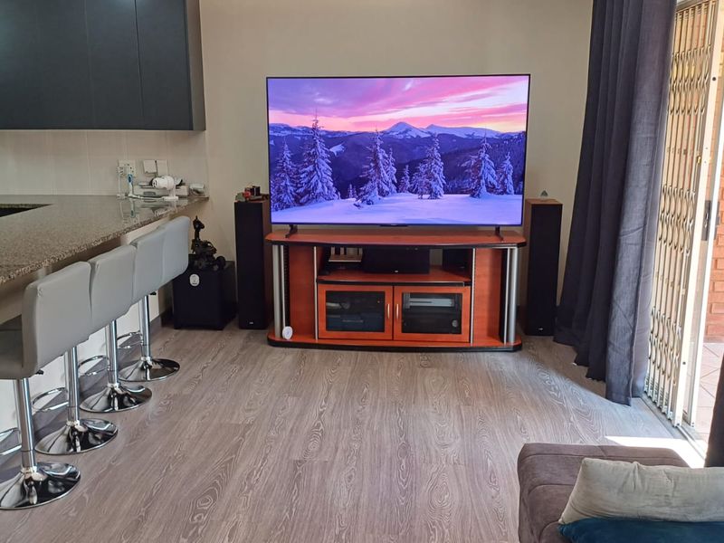 Newly RENOVATED 2 Bedroom , 2 Bathroom Contemporary Face brick Complex - Photo 5
