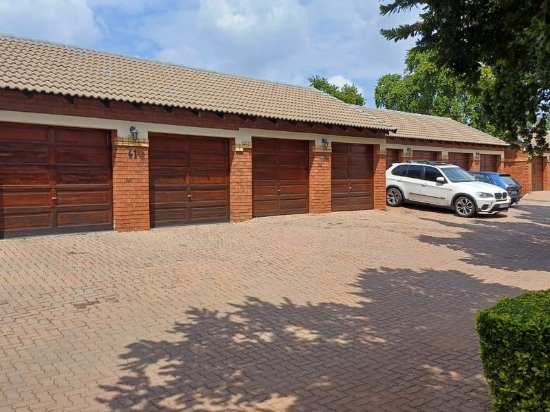 Newly RENOVATED 2 Bedroom , 2 Bathroom Contemporary Face brick Complex - Photo 2