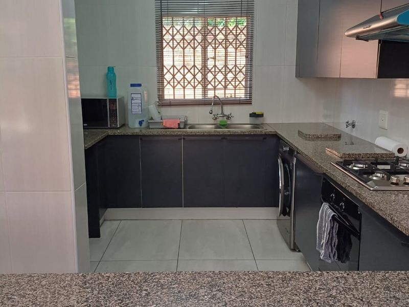Newly RENOVATED 2 Bedroom , 2 Bathroom Contemporary Face brick Complex - Photo 10