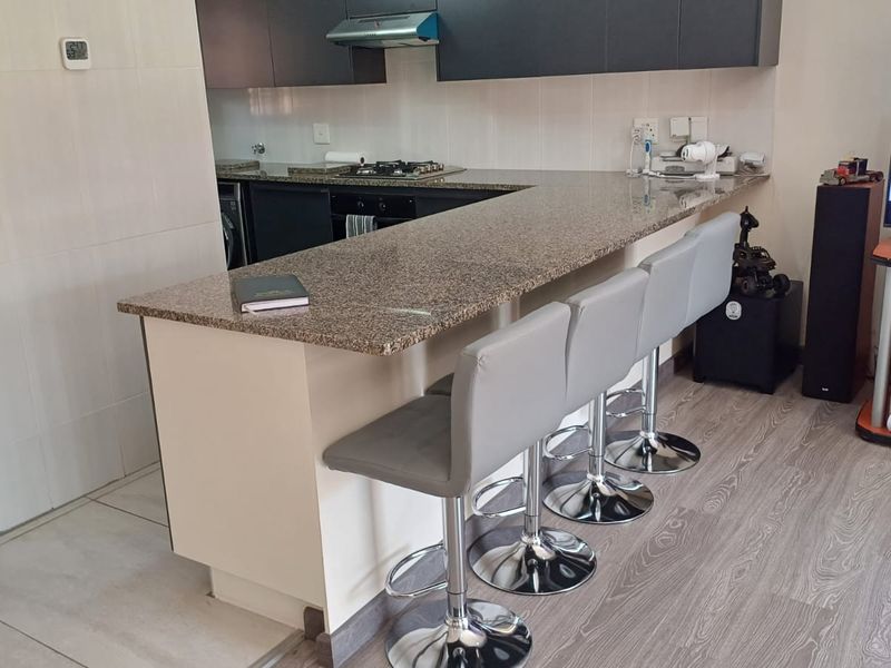 Newly RENOVATED 2 Bedroom , 2 Bathroom Contemporary Face brick Complex - Photo 9