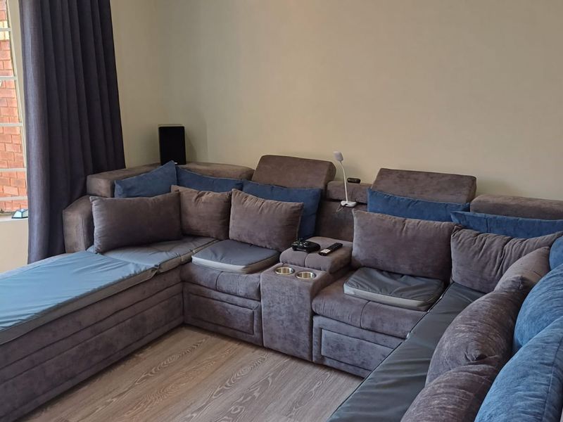 Newly RENOVATED 2 Bedroom , 2 Bathroom Contemporary Face brick Complex - Photo 6