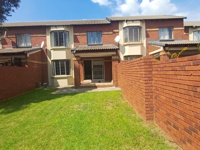 Newly RENOVATED 2 Bedroom , 2 Bathroom Contemporary Face brick Complex - Photo 3