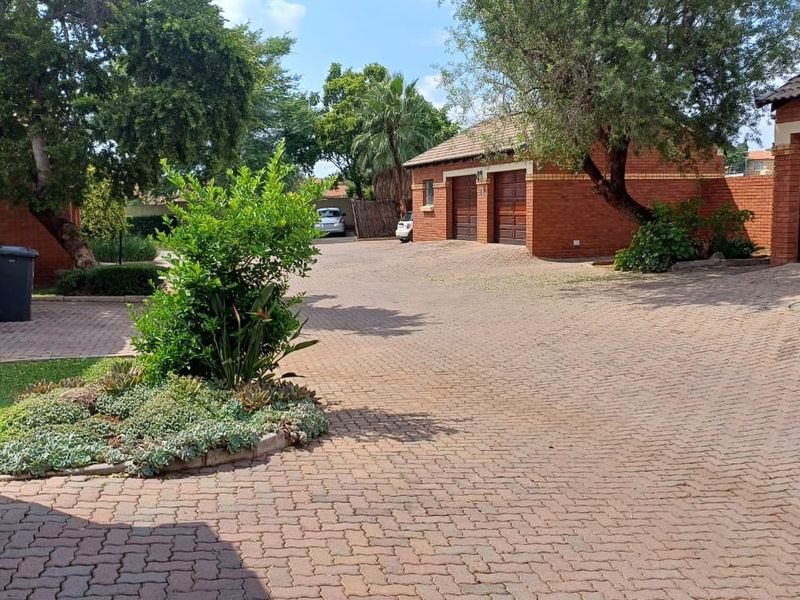 Newly RENOVATED 2 Bedroom , 2 Bathroom Contemporary Face brick Complex - Photo 1