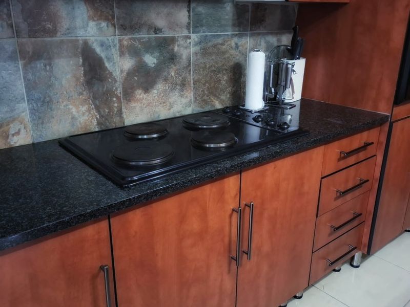 Modern well-kept Four Bedroom House in Stonehenge Ext 1, Mbombela - Photo 8