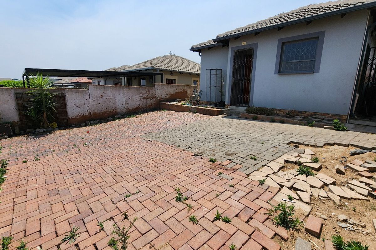 2 bed 1 bath family home for sale in Riverside View - Photo 2