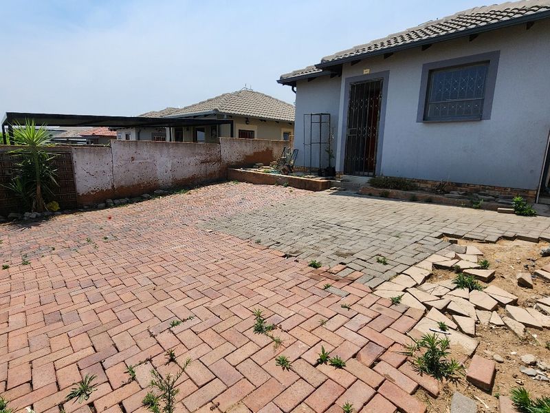 2 bed 1 bath family home for sale in Riverside View - Photo 2