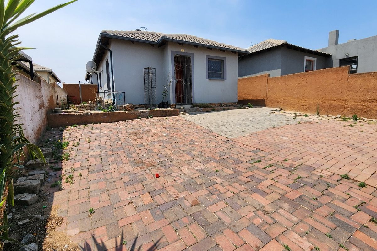2 bed 1 bath family home for sale in Riverside View - Photo 3