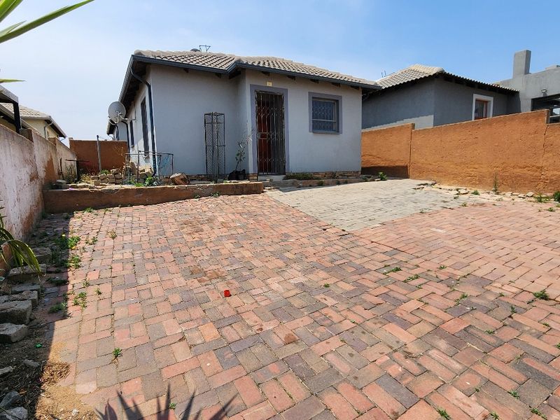 2 bed 1 bath family home for sale in Riverside View - Photo 3