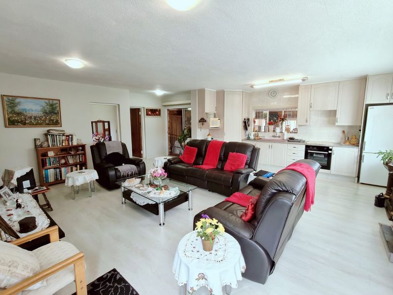 Spacious Family Home with Modern Amenities - Photo 4