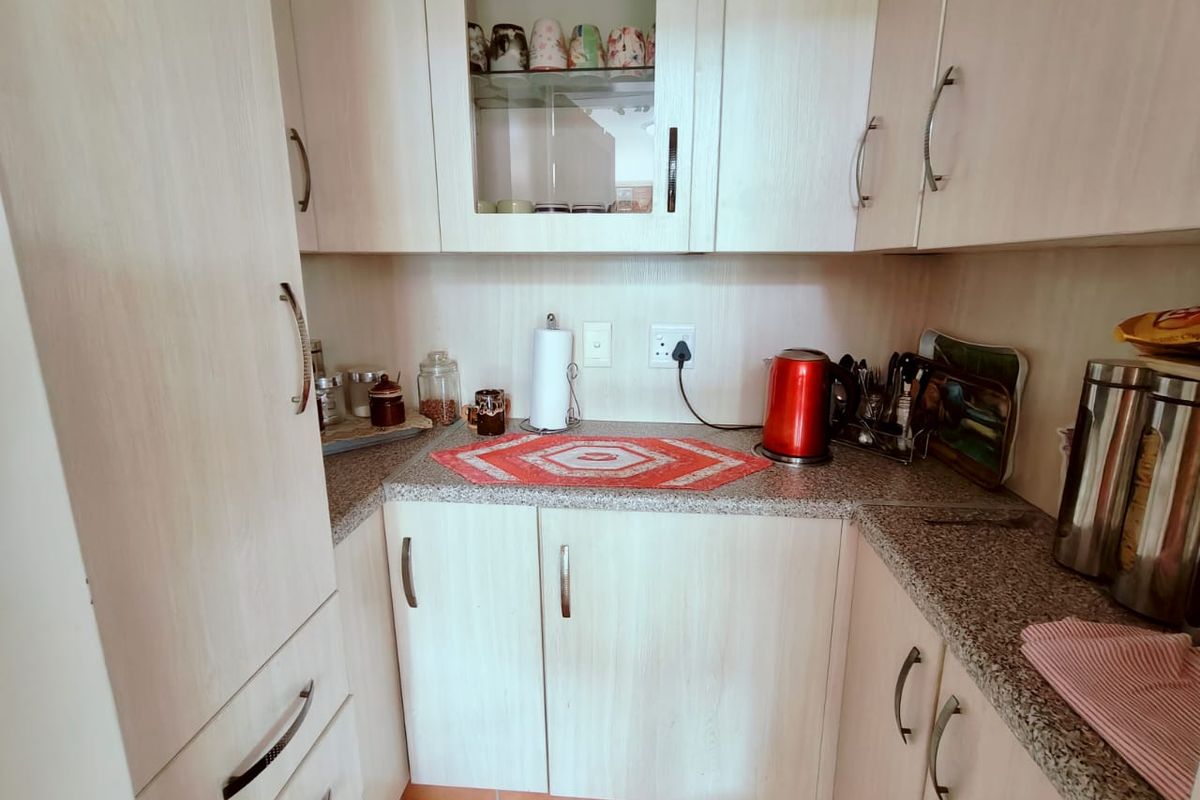 Spacious Family Home with Modern Amenities - Photo 3