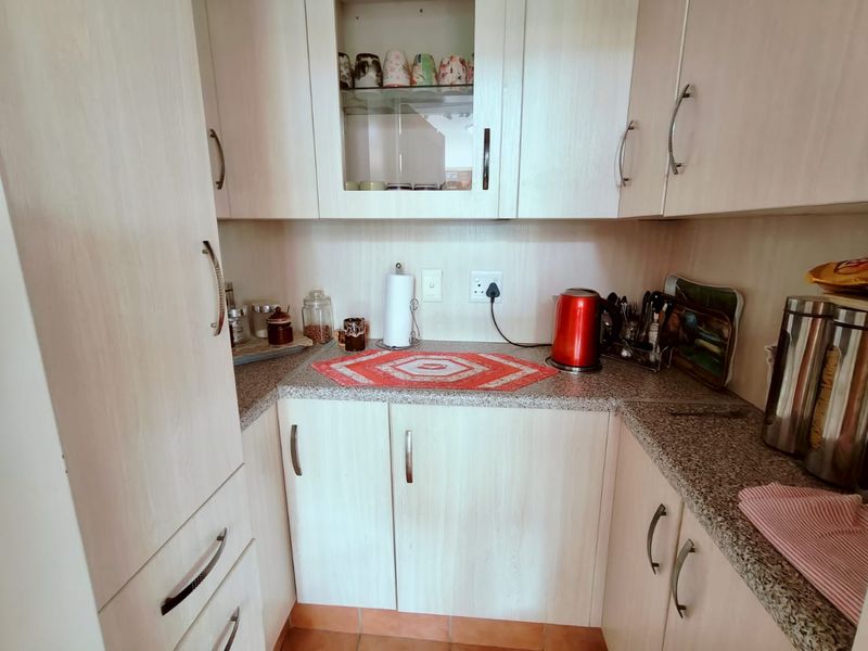 Spacious Family Home with Modern Amenities - Photo 3