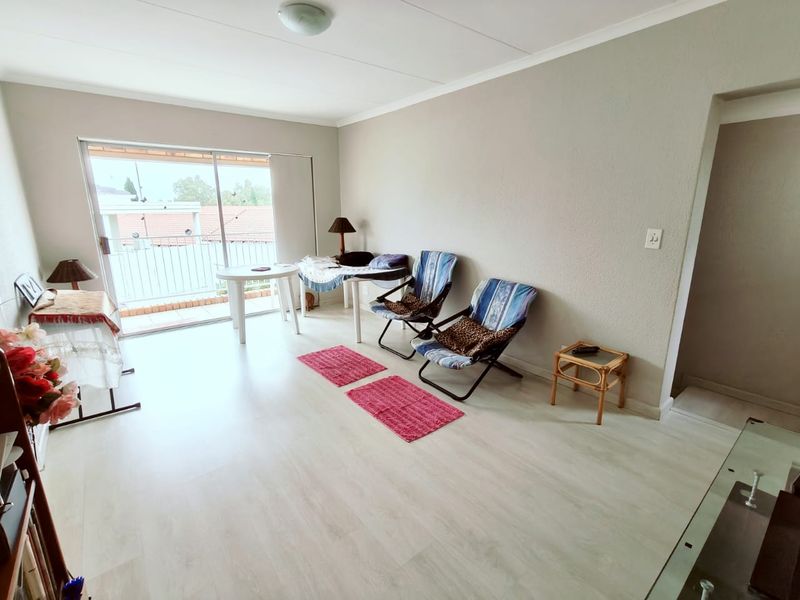 Spacious Family Home with Modern Amenities - Photo 9