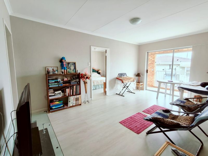 Spacious Family Home with Modern Amenities - Photo 8