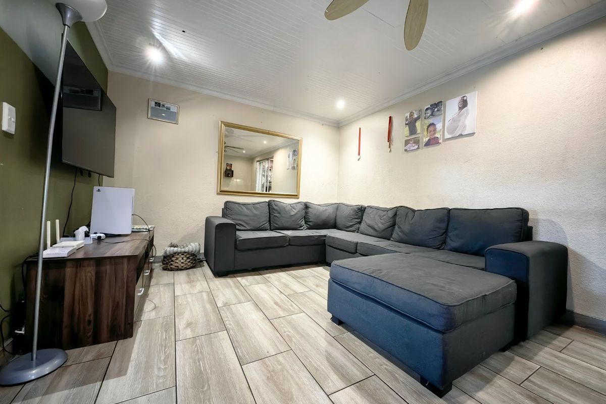 3 Bedroom Entertainers Dream in Prime Location! - Photo 5