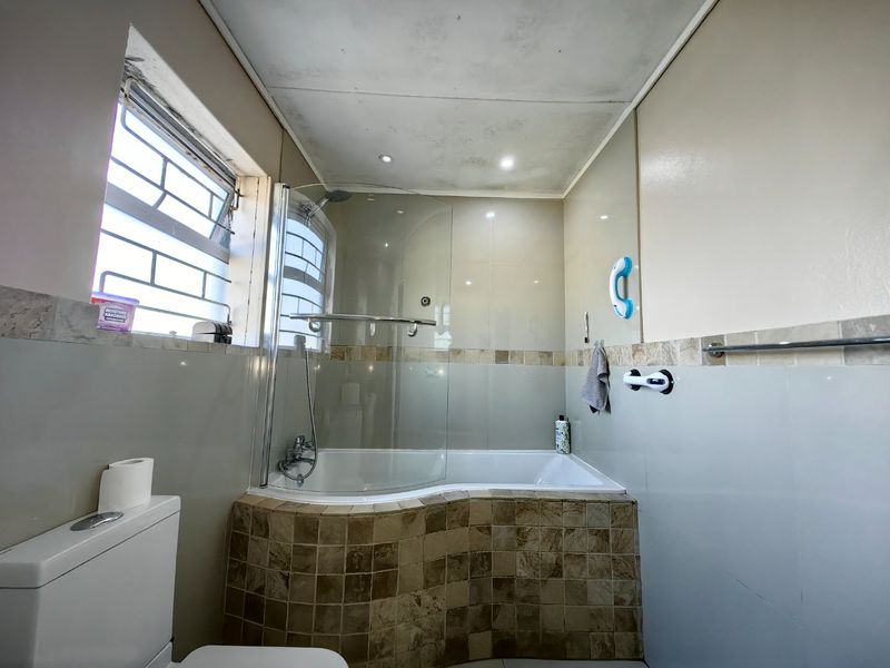 3 Bedroom Entertainers Dream in Prime Location! - Photo 10