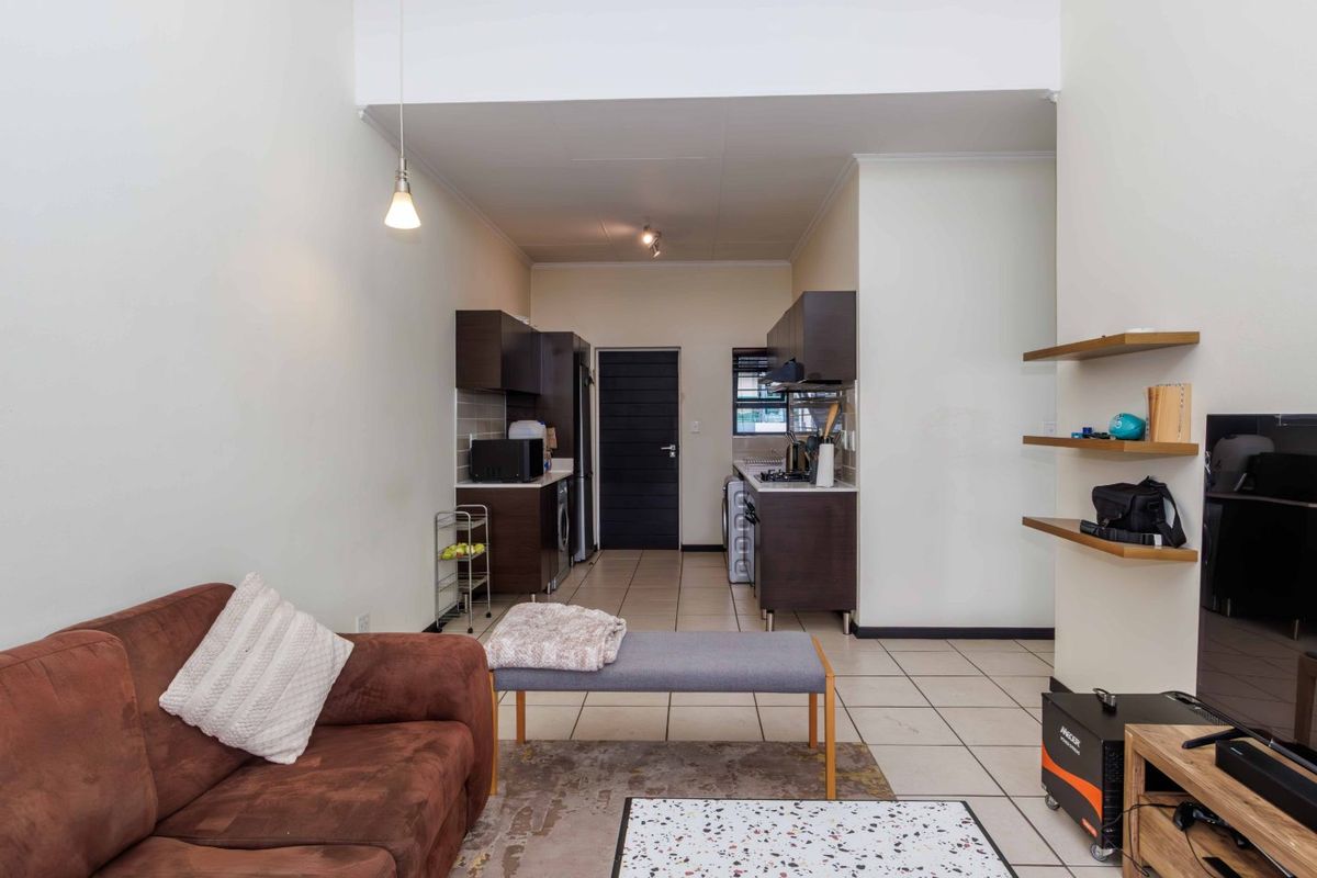 Well-Priced 2-Bed, 2-Bath Unit in Greenstone Gate - Photo 3