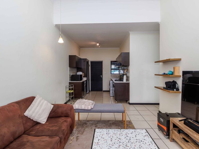 Well-Priced 2-Bed, 2-Bath Unit in Greenstone Gate - Photo 3