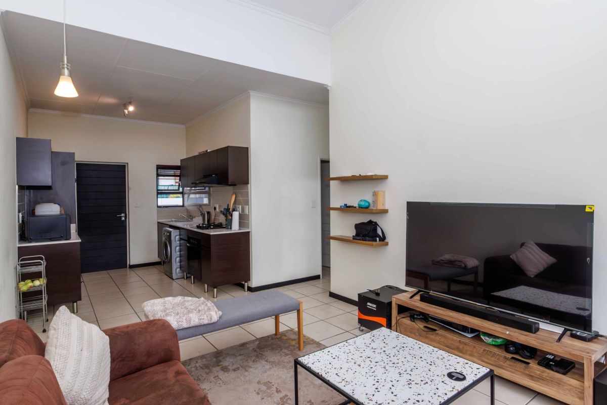 Well-Priced 2-Bed, 2-Bath Unit in Greenstone Gate - Photo 4