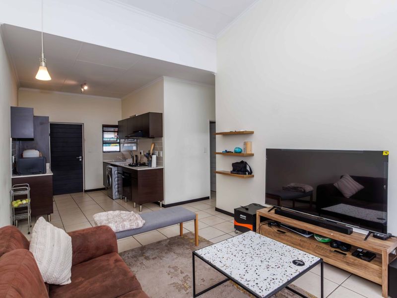 Well-Priced 2-Bed, 2-Bath Unit in Greenstone Gate - Photo 4