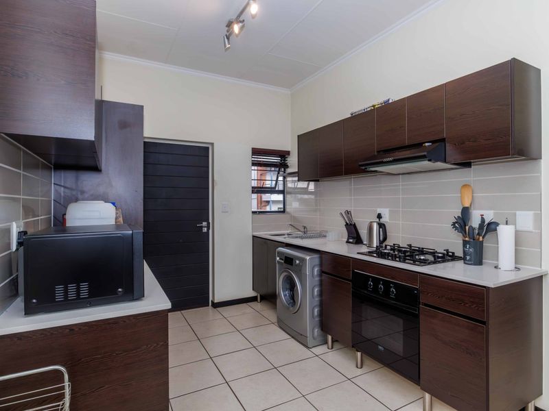 Well-Priced 2-Bed, 2-Bath Unit in Greenstone Gate - Photo 9