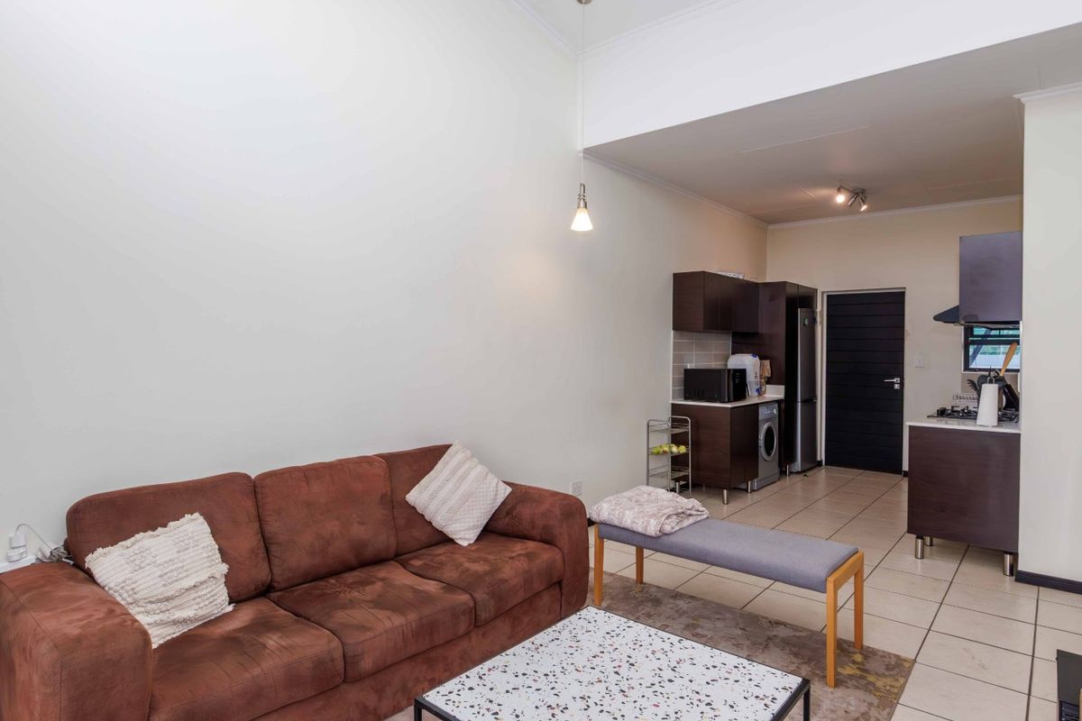 Well-Priced 2-Bed, 2-Bath Unit in Greenstone Gate - Photo 2