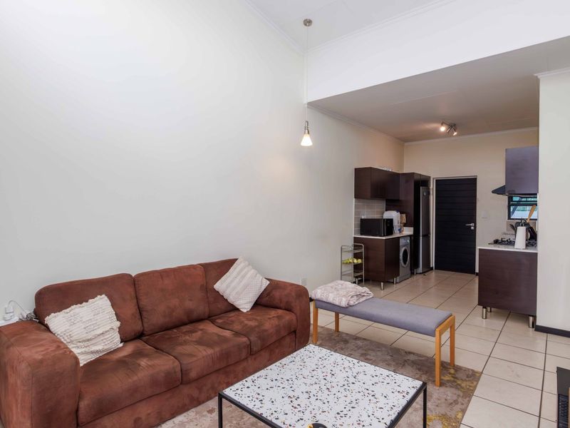 Well-Priced 2-Bed, 2-Bath Unit in Greenstone Gate - Photo 2