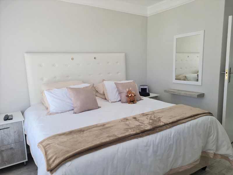 Spacious Home with Ample Amenities in Vaal - Photo 5