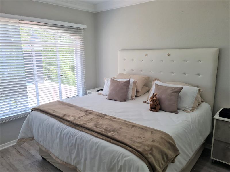 Spacious Home with Ample Amenities in Vaal - Photo 6